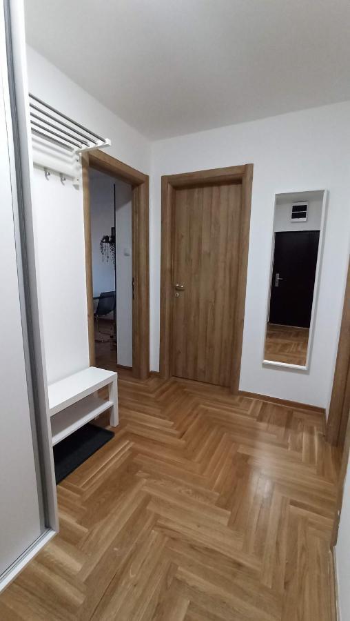 Luxury Apartments Parking In Garage Ni Exteriör bild