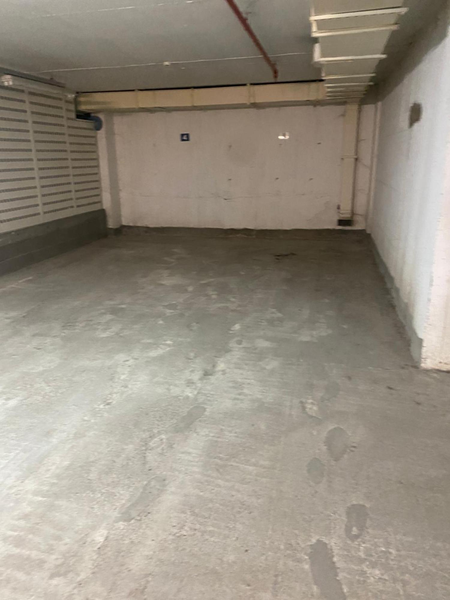 Luxury Apartments Parking In Garage Ni Exteriör bild